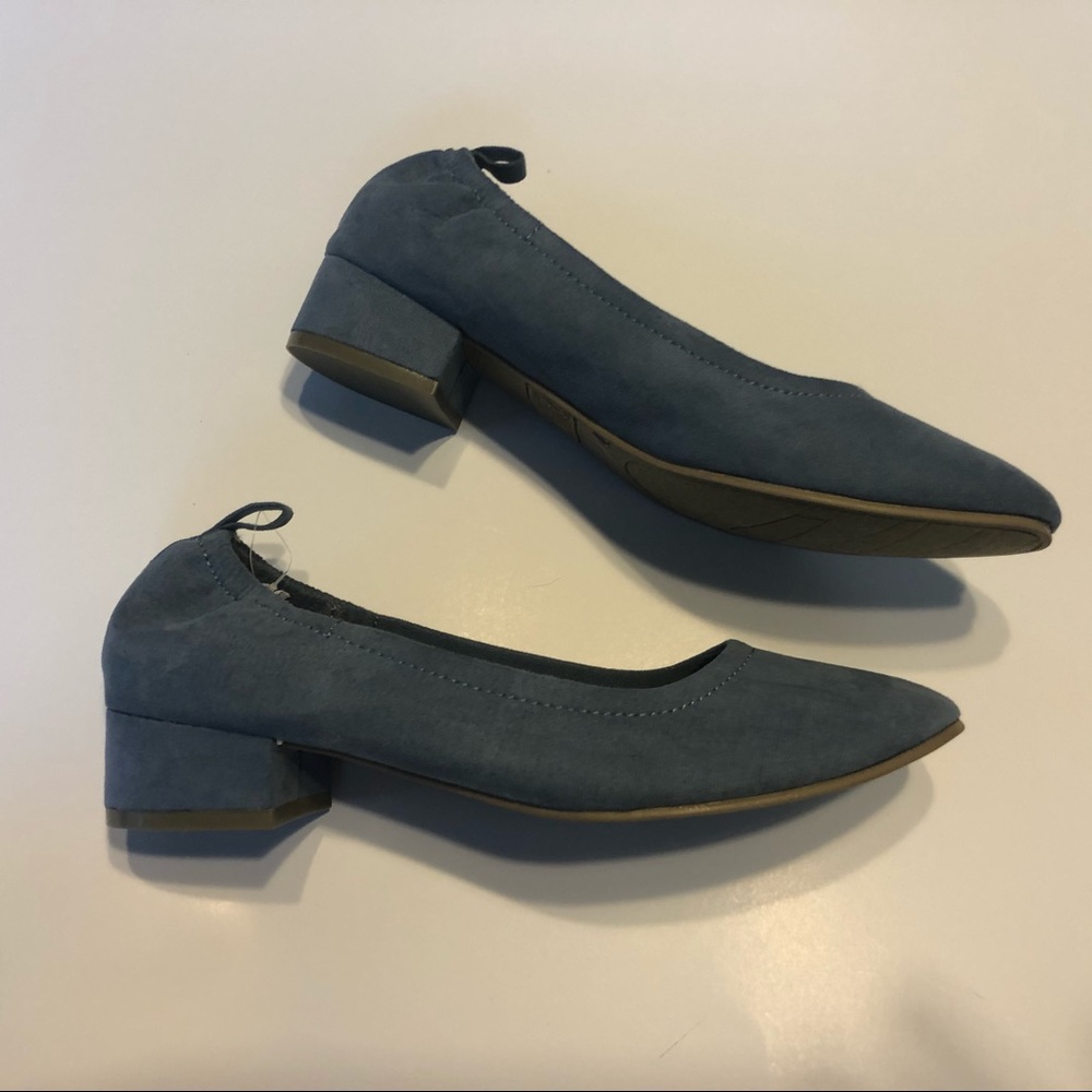Suede denim colored shoes